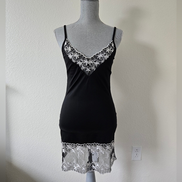 AP Lingerie Short Slip Nightgown Sleepwear Black & White Lace size Medium - Picture 1 of 16